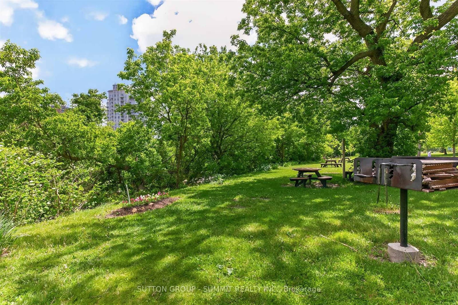 1535 LAKESHORE Road E, Unit 1606 thumbnail 39