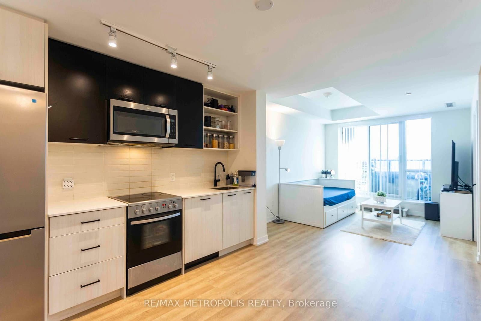 2300 St Clair Avenue W, Unit 308 thumbnail 3