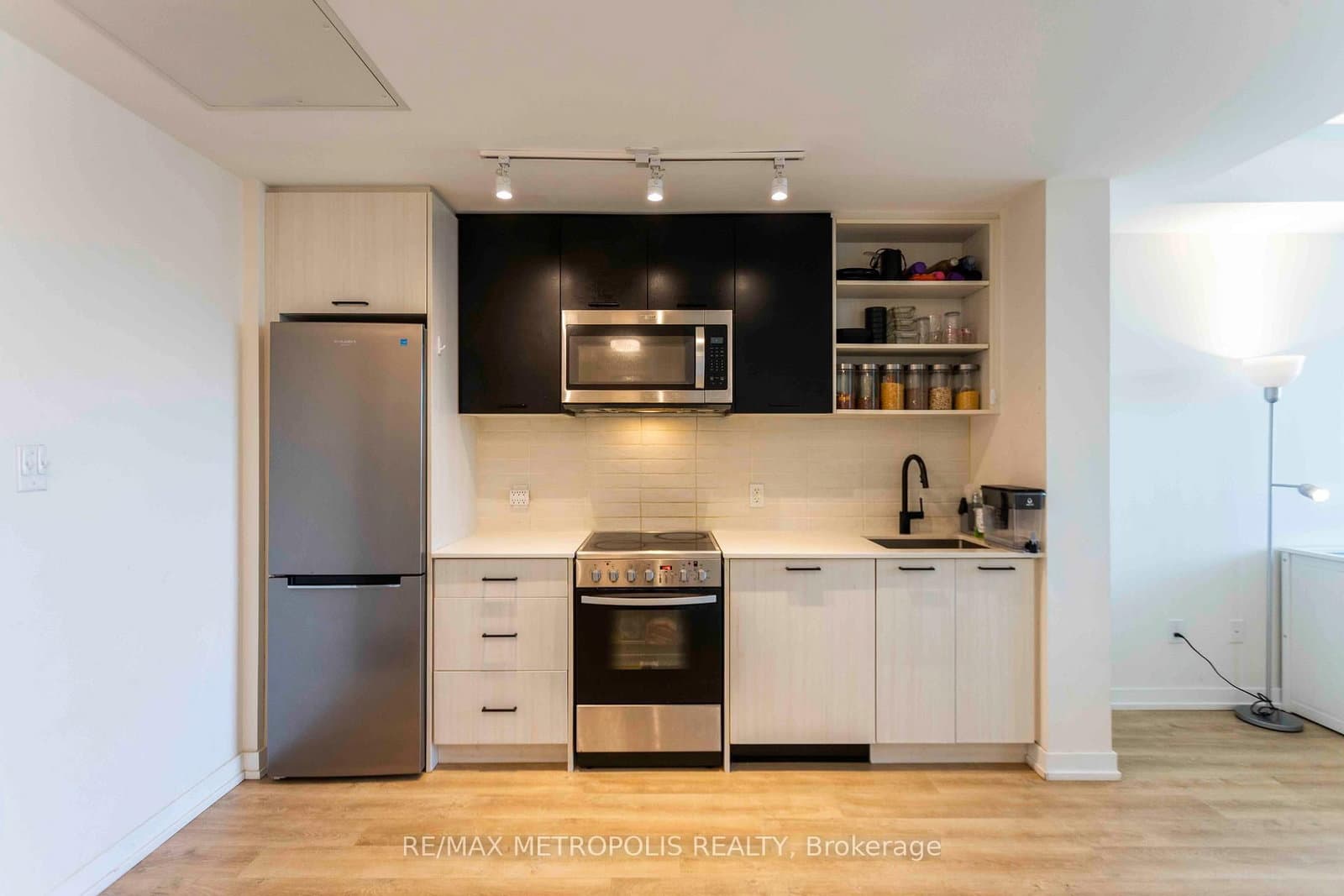 2300 St Clair Avenue W, Unit 308 thumbnail 7
