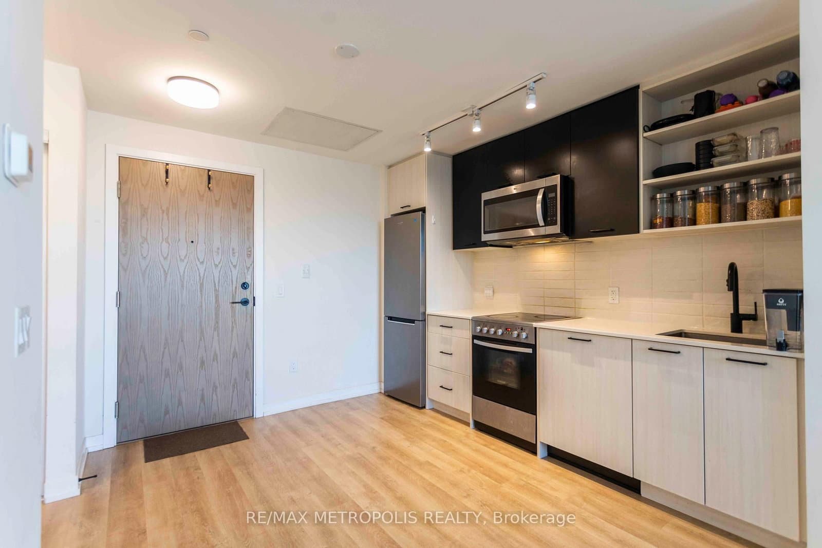2300 St Clair Avenue W, Unit 308 thumbnail 8