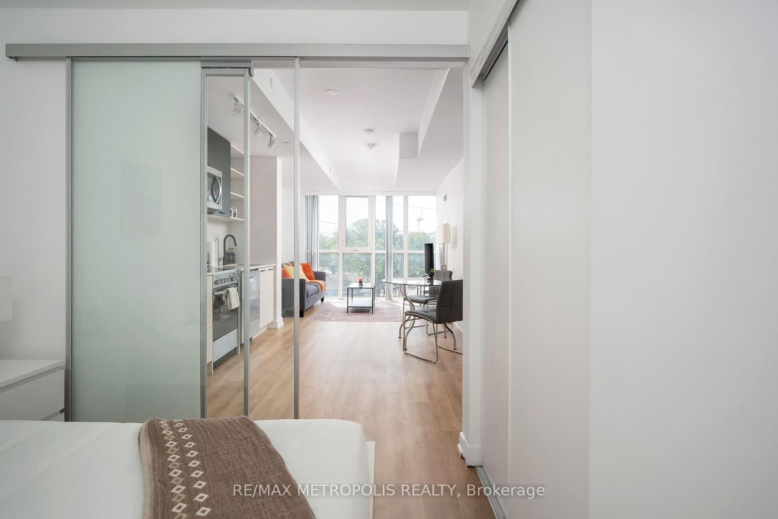 2300 St Clair Avenue W, Unit 407 thumbnail 10