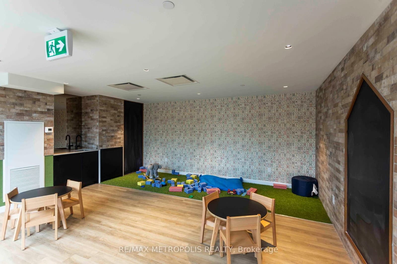2300 St Clair Avenue W, Unit 407 thumbnail 22