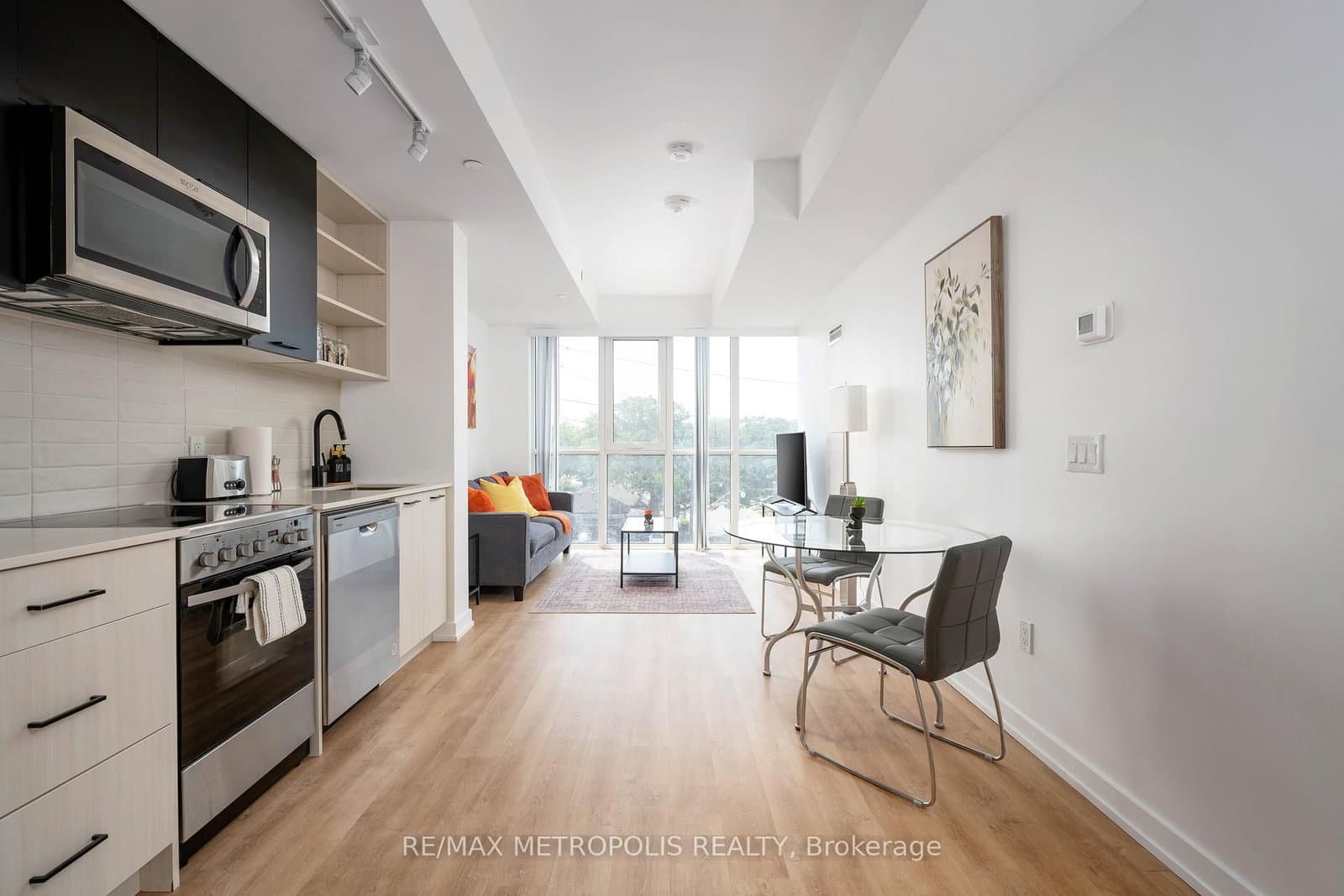 2300 St Clair Avenue W, Unit 407 thumbnail 3