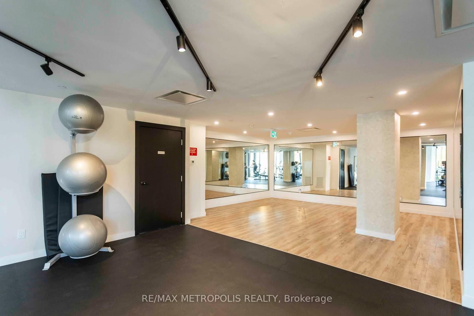 2300 St Clair Avenue W, Unit 407 thumbnail 31