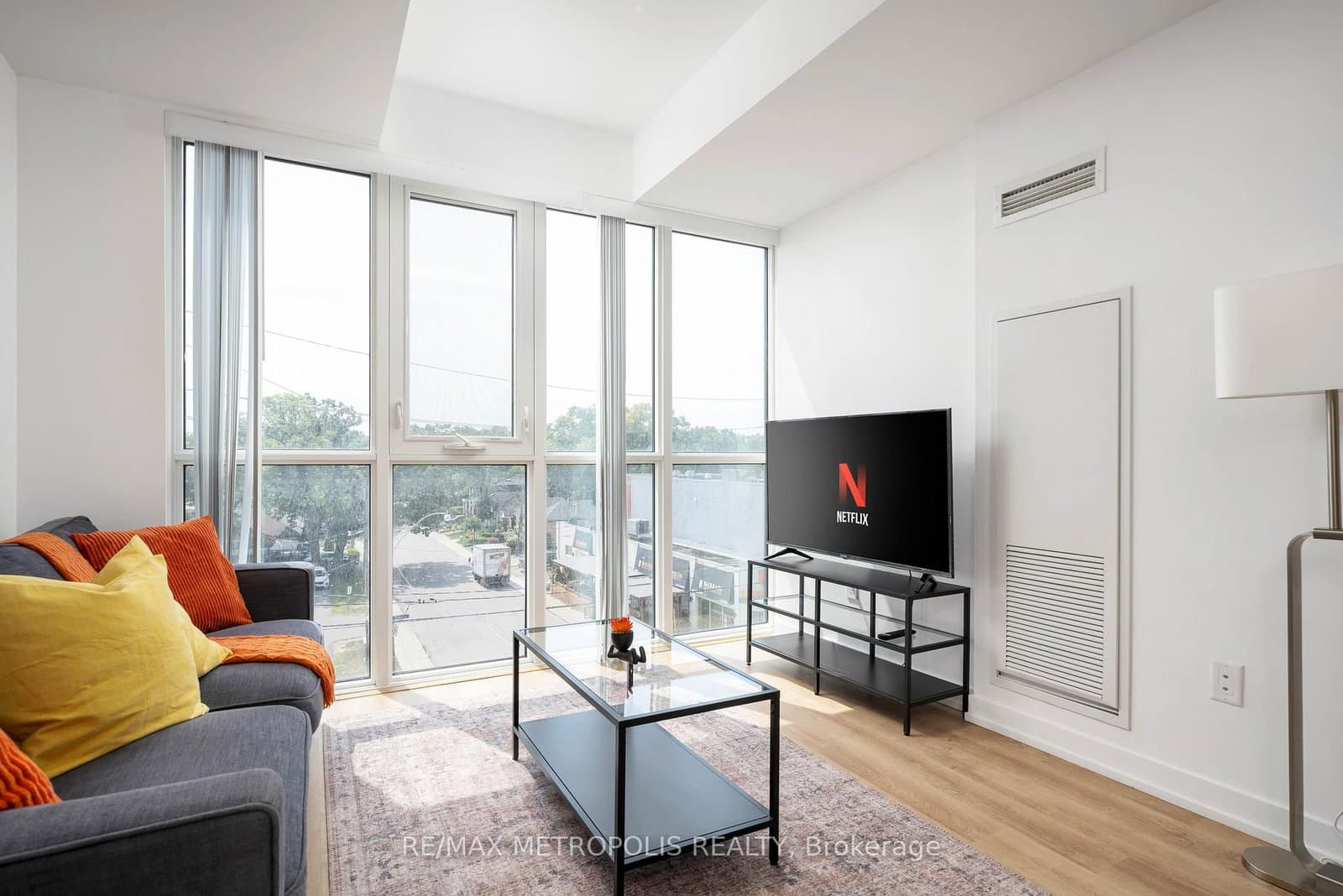 2300 St Clair Avenue W, Unit 407 thumbnail 4