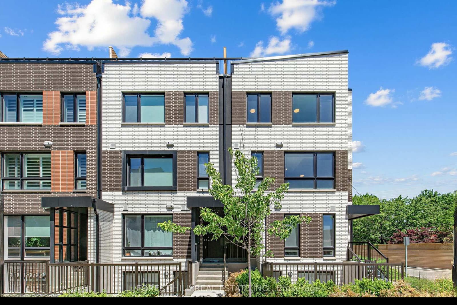 40 Ed Clark Gardens, Unit 2 thumbnail 3