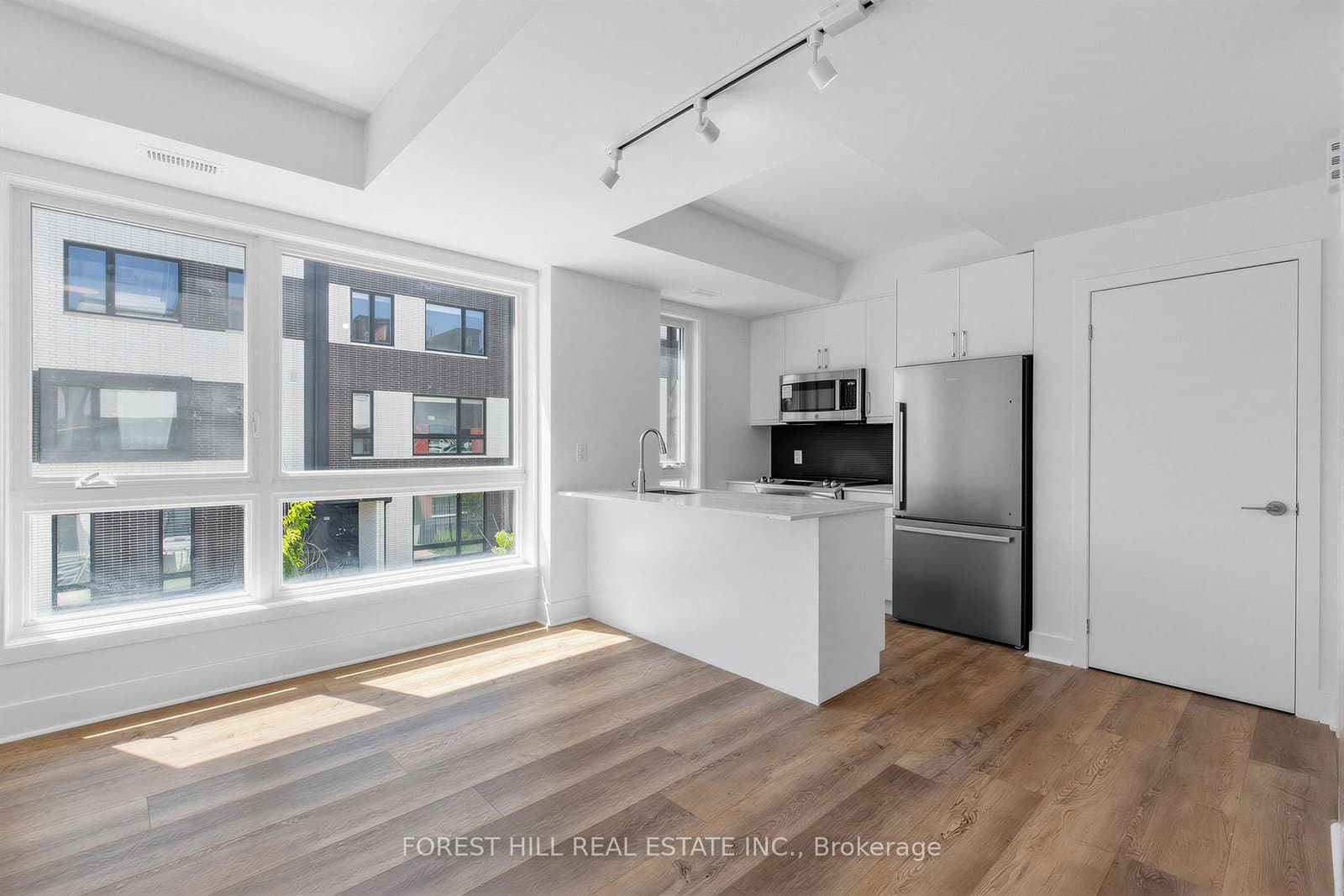 40 Ed Clark Gardens, Unit 2 thumbnail 4