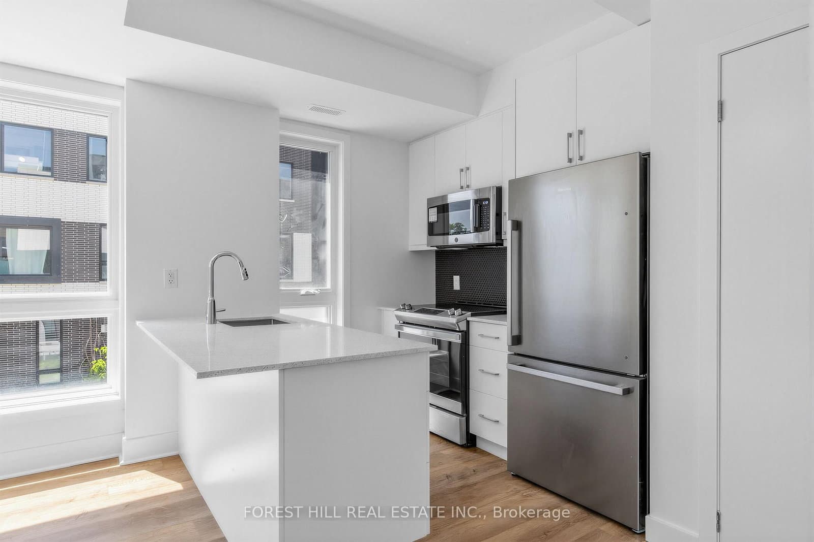 40 Ed Clark Gardens, Unit 2 thumbnail 6