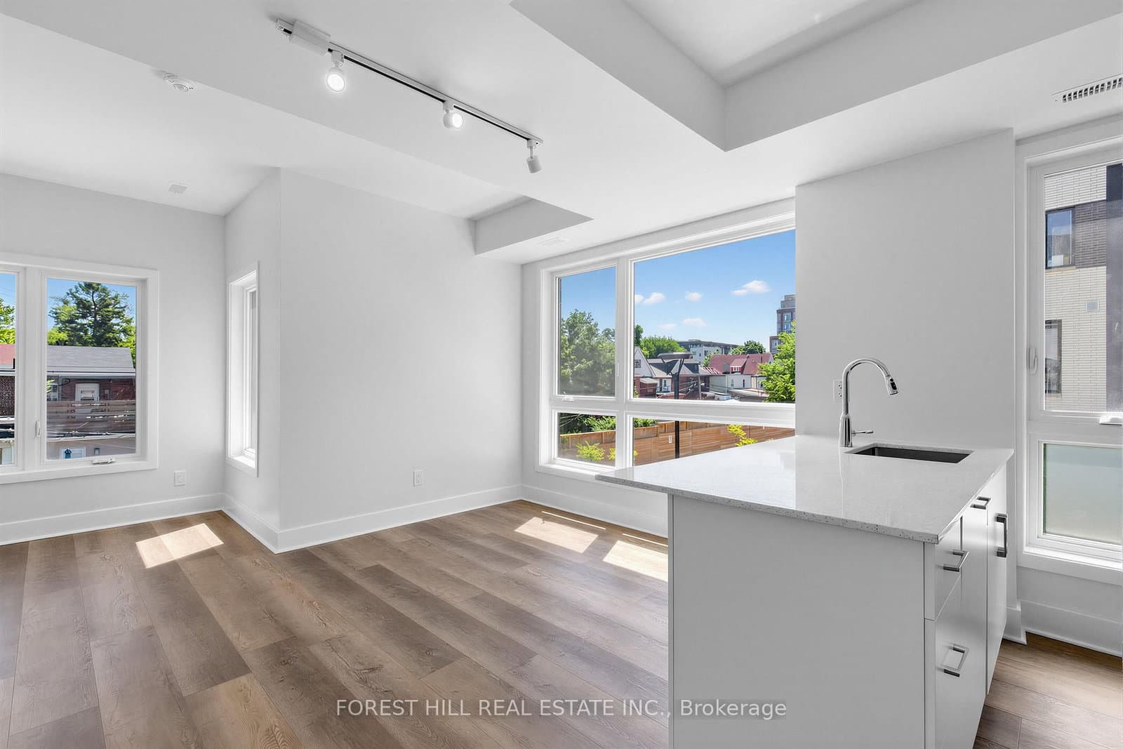 40 Ed Clark Gardens, Unit 2 thumbnail 8