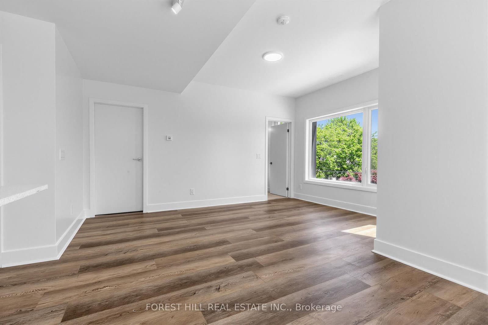 40 Ed Clark Gardens, Unit 2 thumbnail 9
