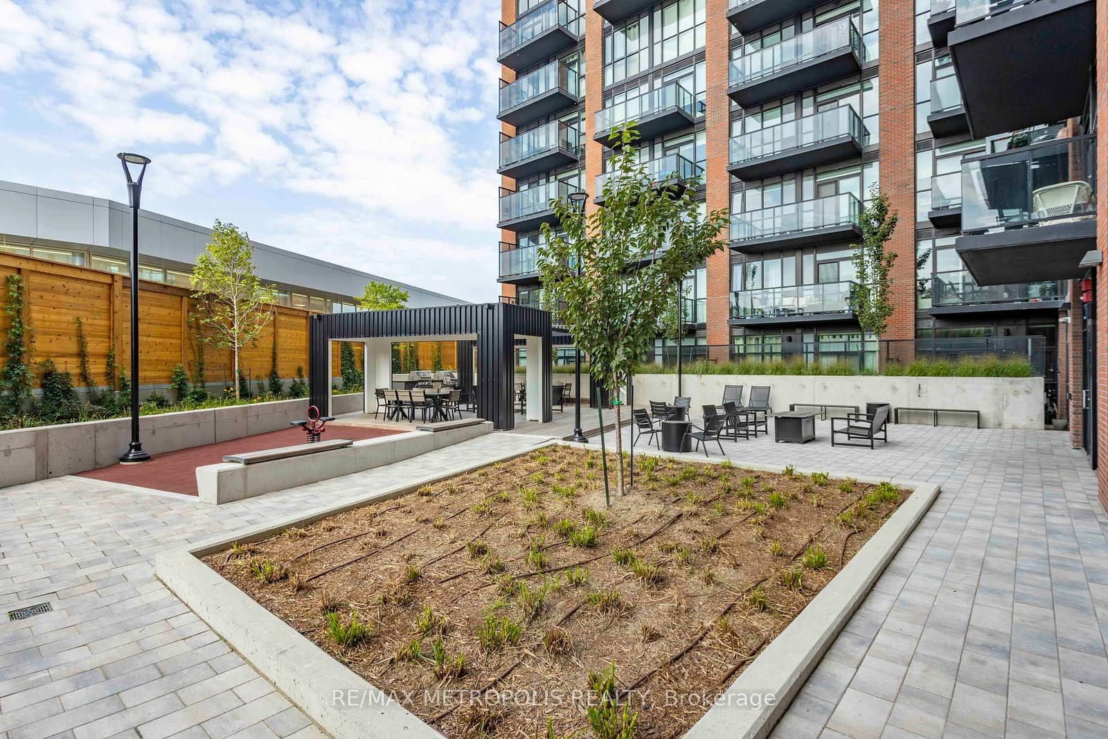 2300 St Clair Avenue W, Unit 619 thumbnail 3