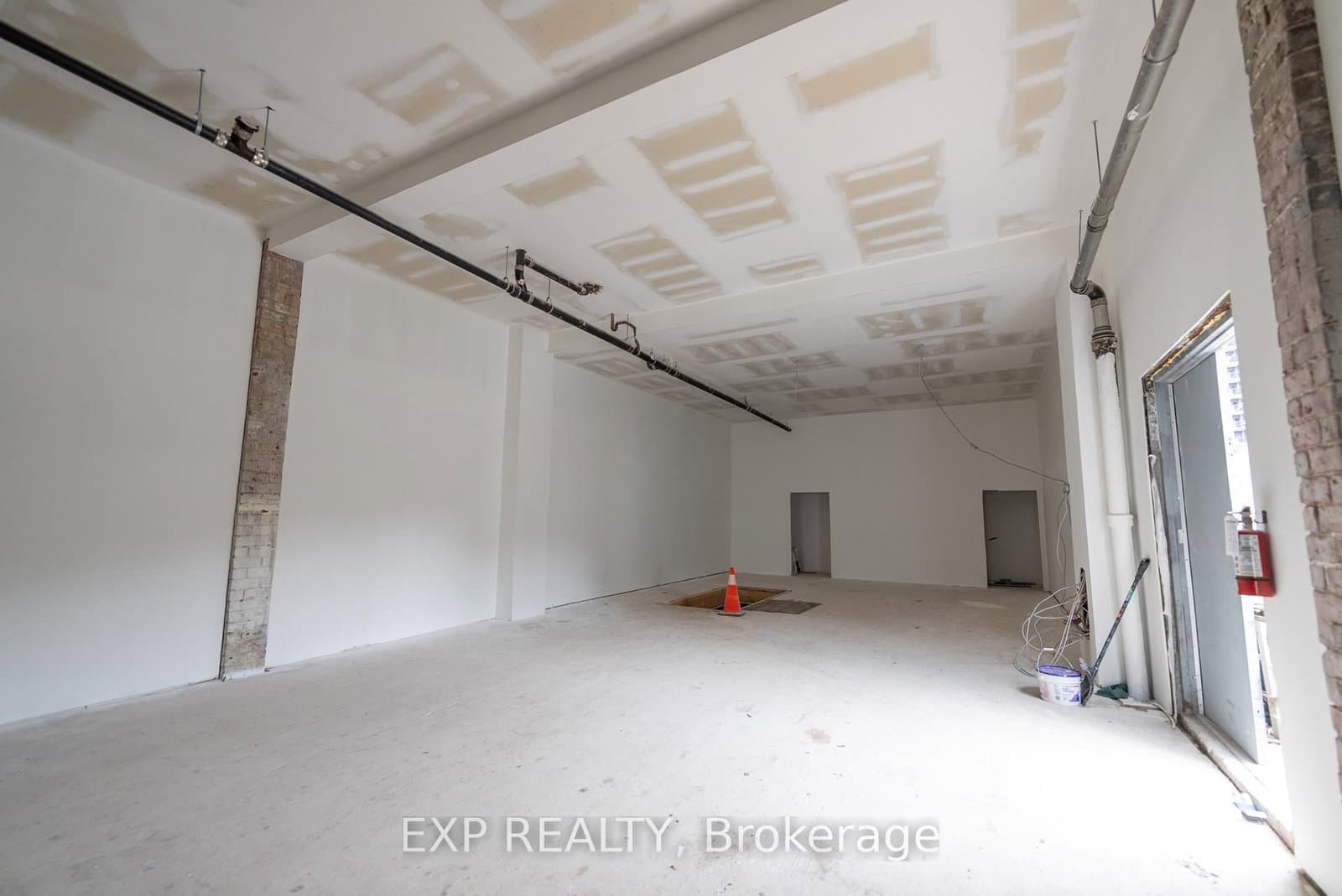 2878 Dundas Street W thumbnail 7