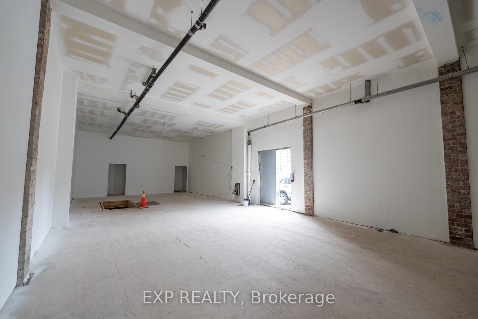 2878 Dundas Street W thumbnail 8