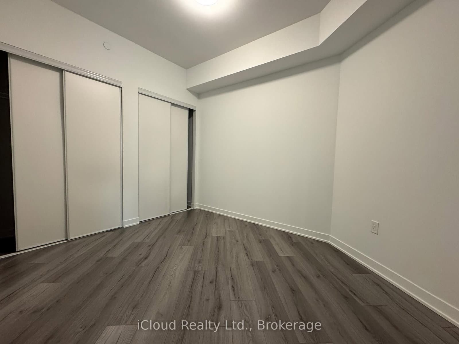 395 Dundas Street W, Unit 417 thumbnail 13