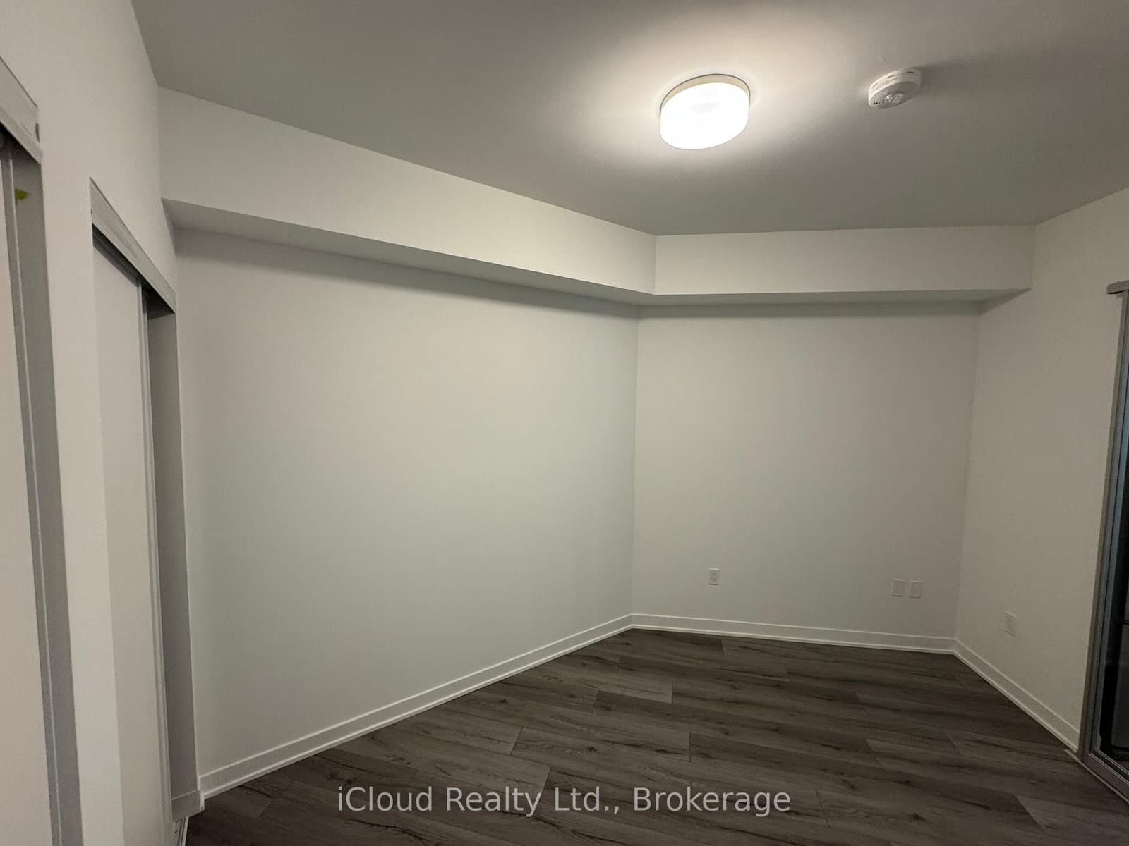 395 Dundas Street W, Unit 417 thumbnail 14