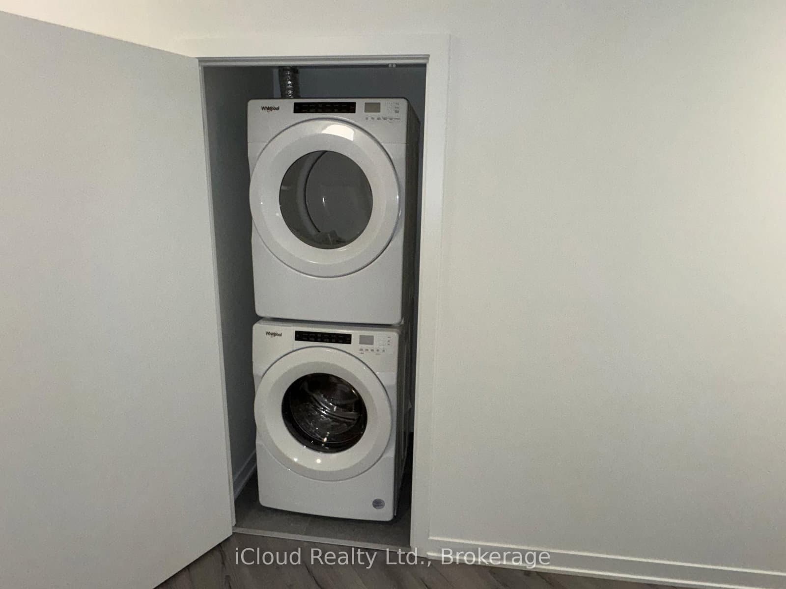 395 Dundas Street W, Unit 417 thumbnail 18
