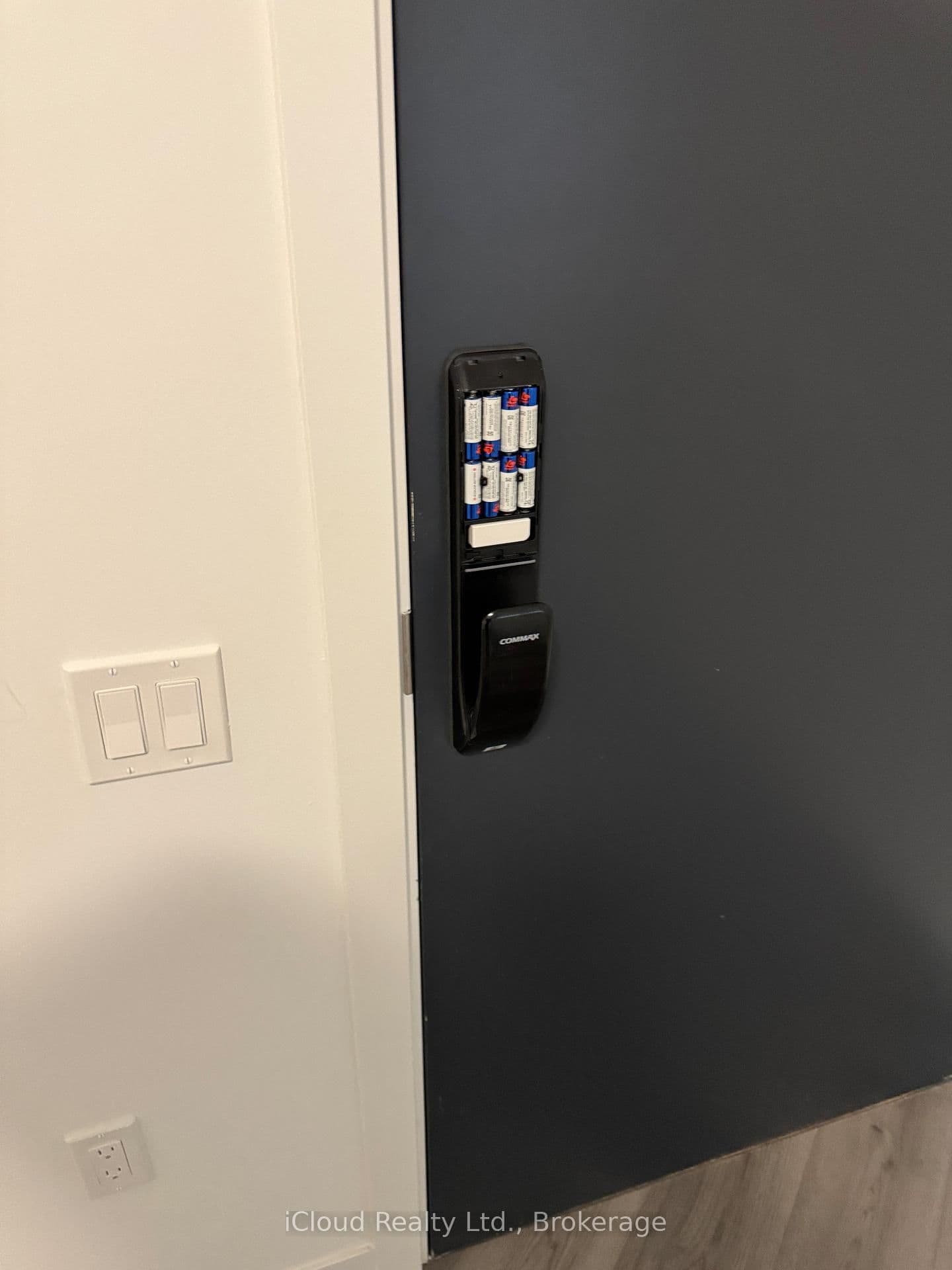 395 Dundas Street W, Unit 417 thumbnail 19