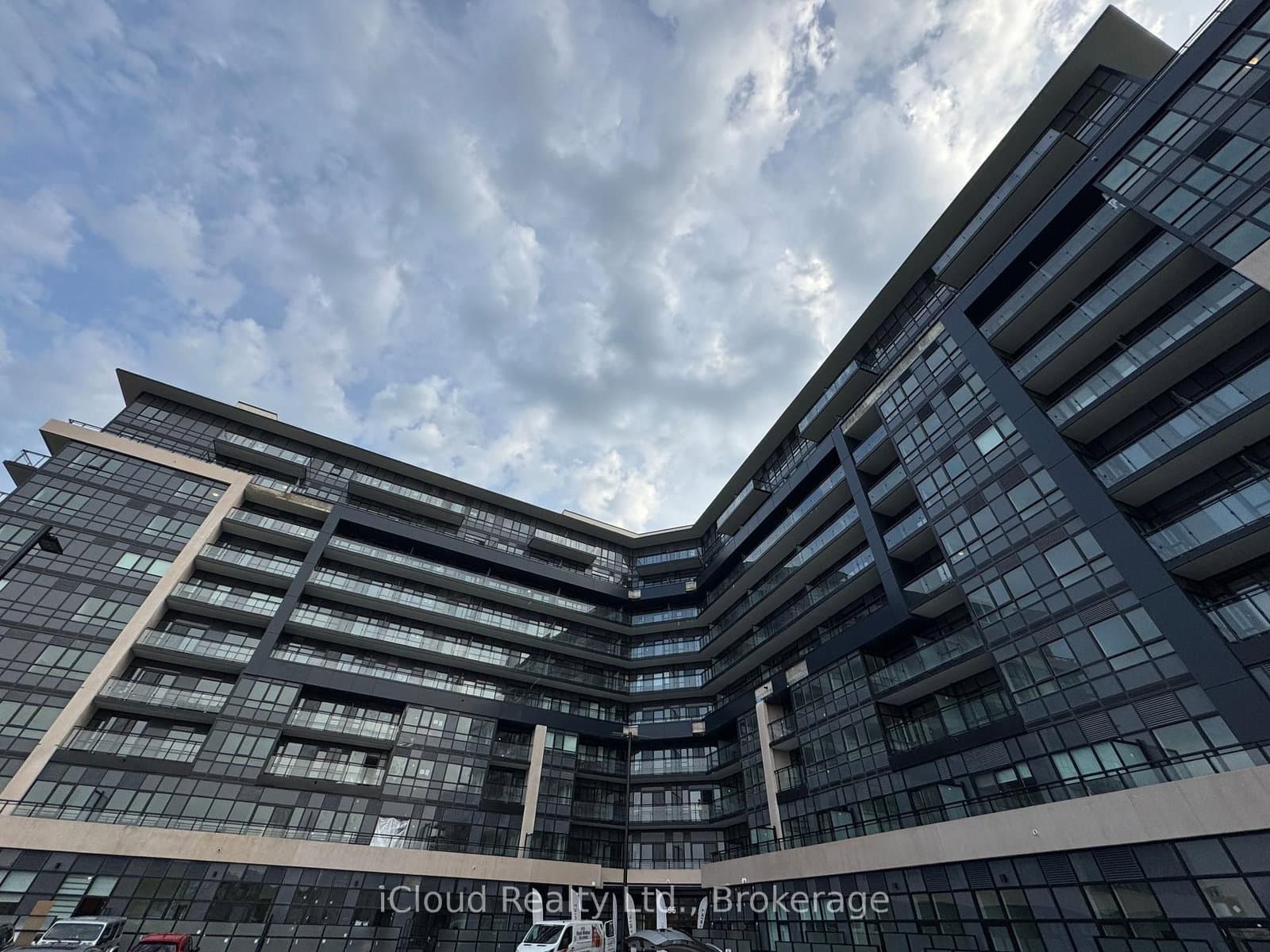 395 Dundas Street W, Unit 417 thumbnail 2