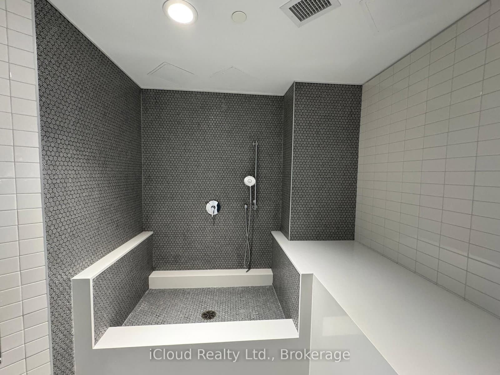 395 Dundas Street W, Unit 417 thumbnail 29