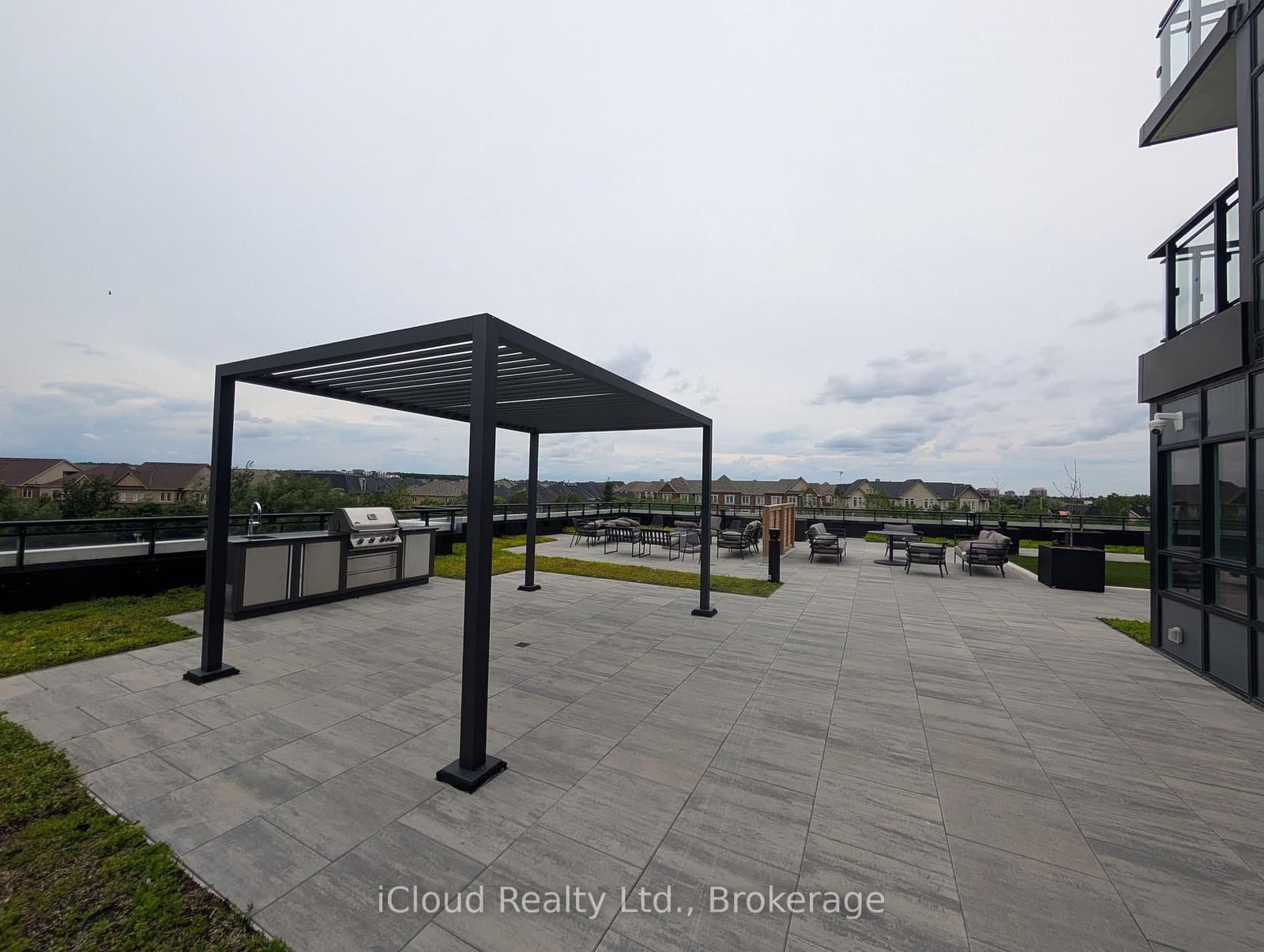 395 Dundas Street W, Unit 417 thumbnail 35