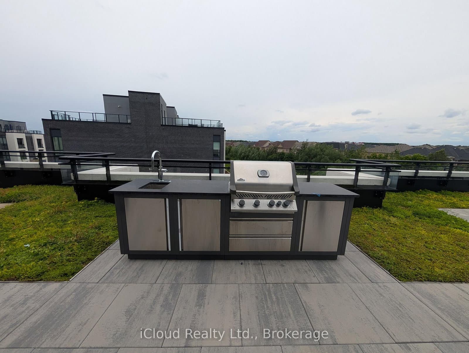 395 Dundas Street W, Unit 417 thumbnail 36