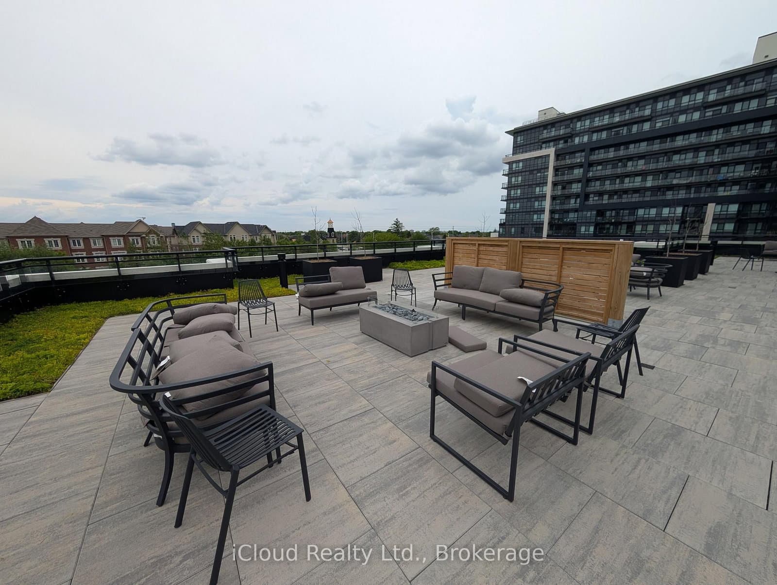 395 Dundas Street W, Unit 417 thumbnail 37