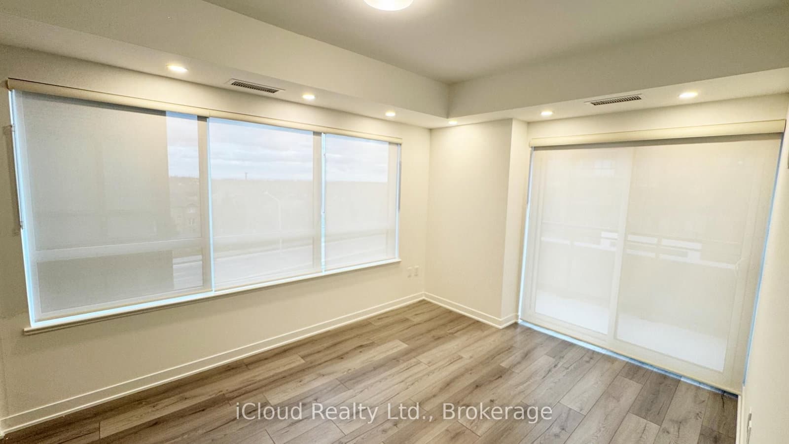 395 Dundas Street W, Unit 417 thumbnail 7