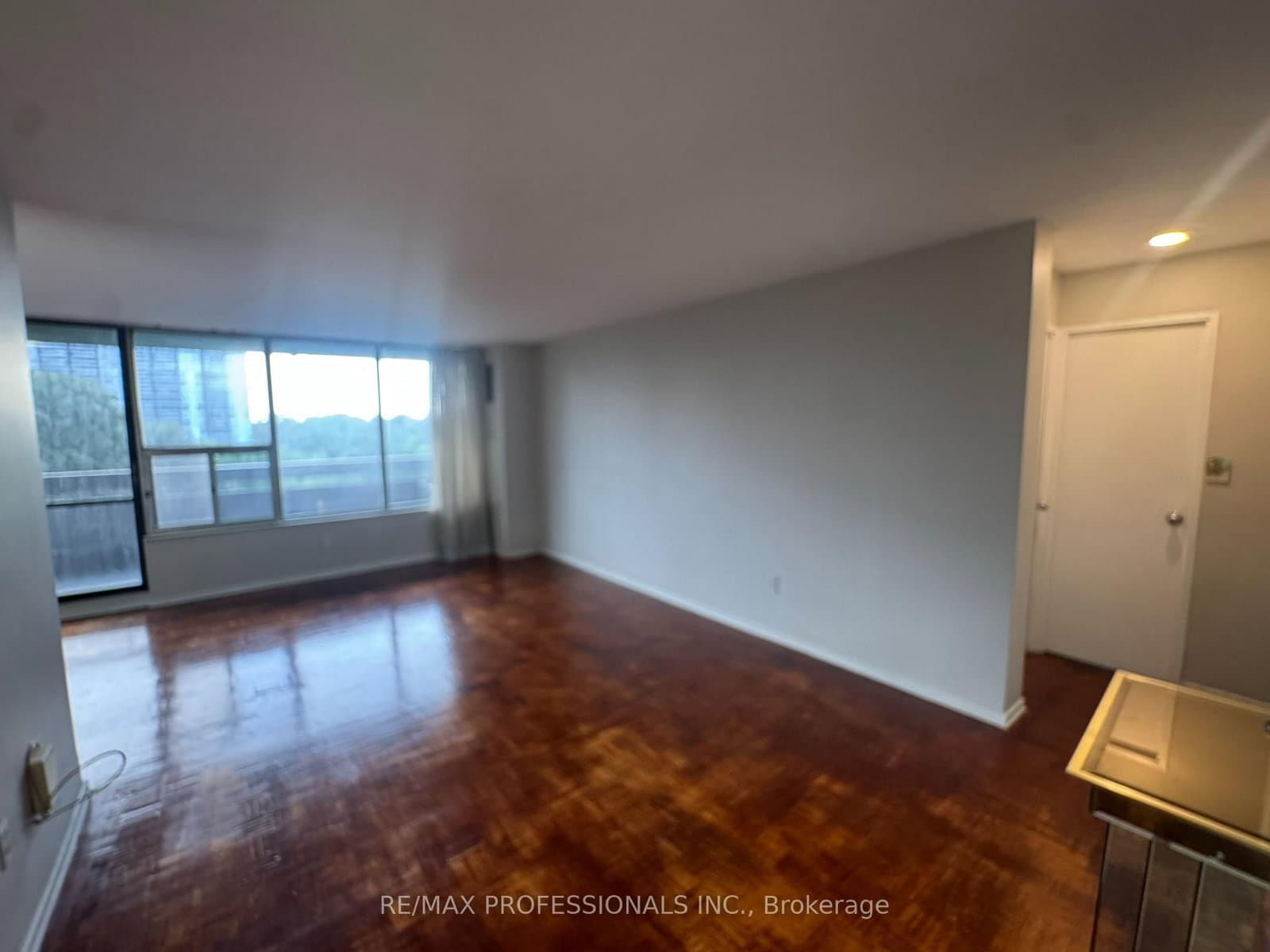 11 Wincott Drive, Unit 602 thumbnail 3