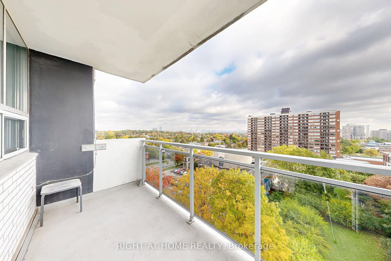151 LaRose Avenue E, Unit 907 thumbnail 4