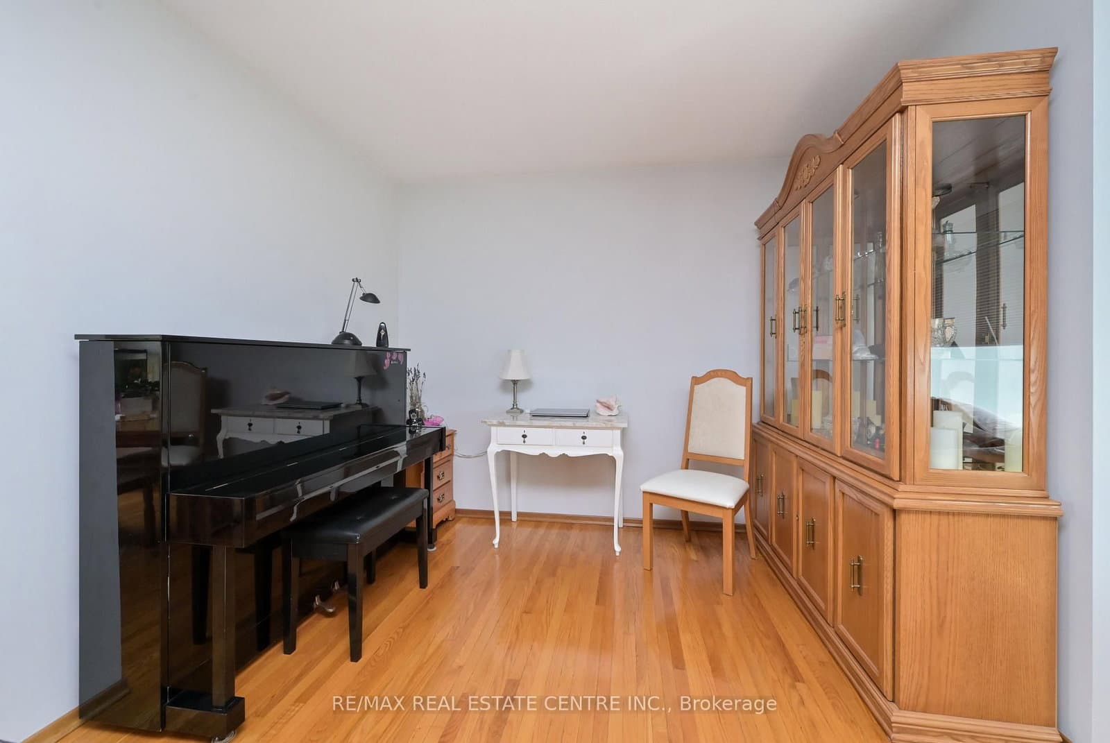 37 Margaret Street E thumbnail 12