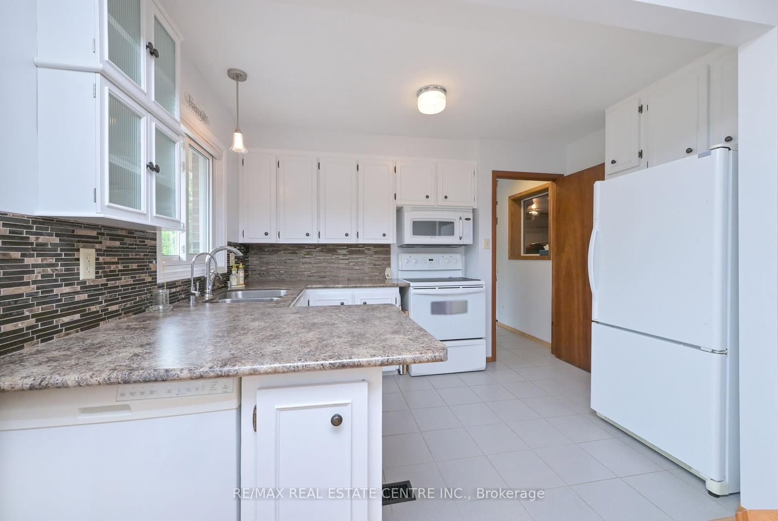 37 Margaret Street E thumbnail 7