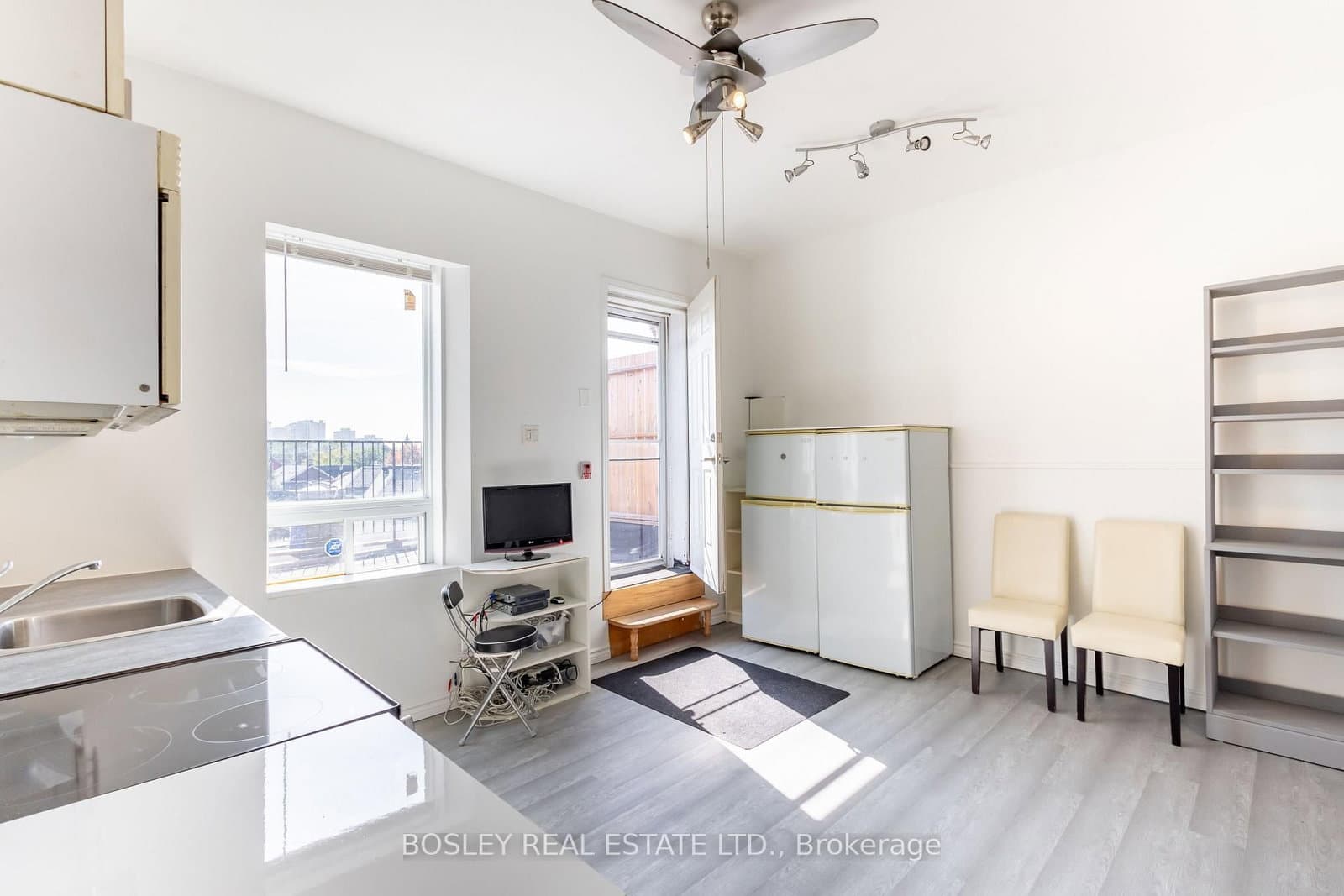 2963 Dundas Street W thumbnail 4