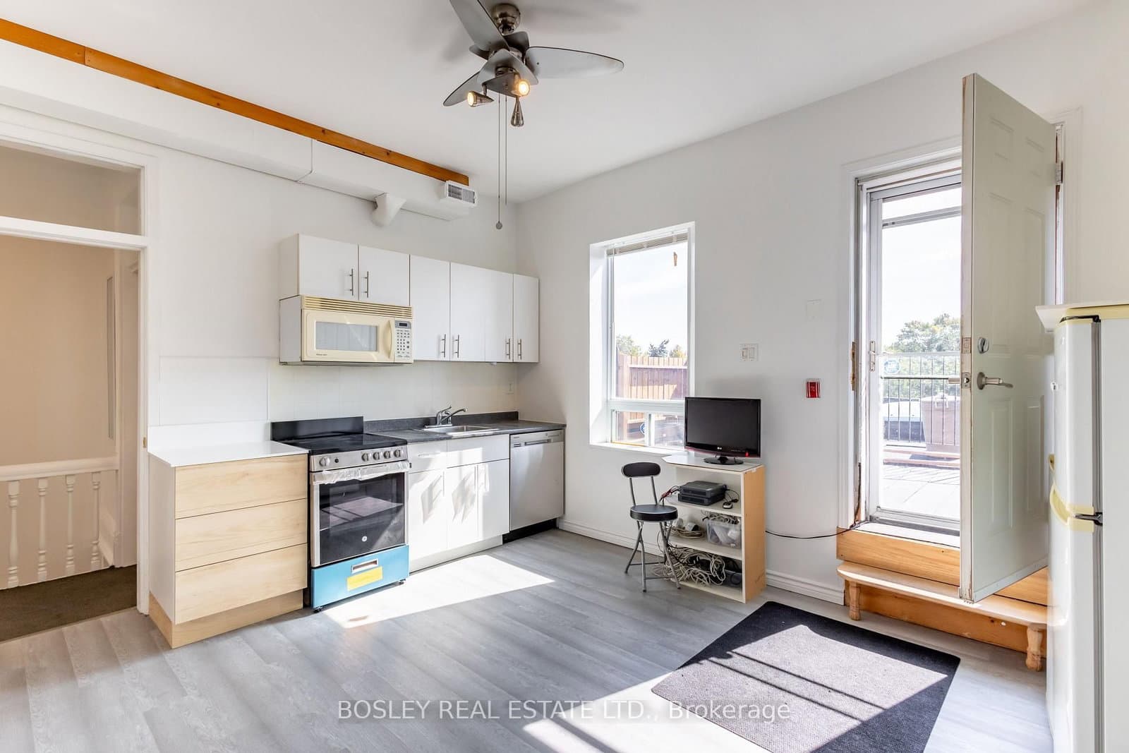 2963 Dundas Street W thumbnail 5
