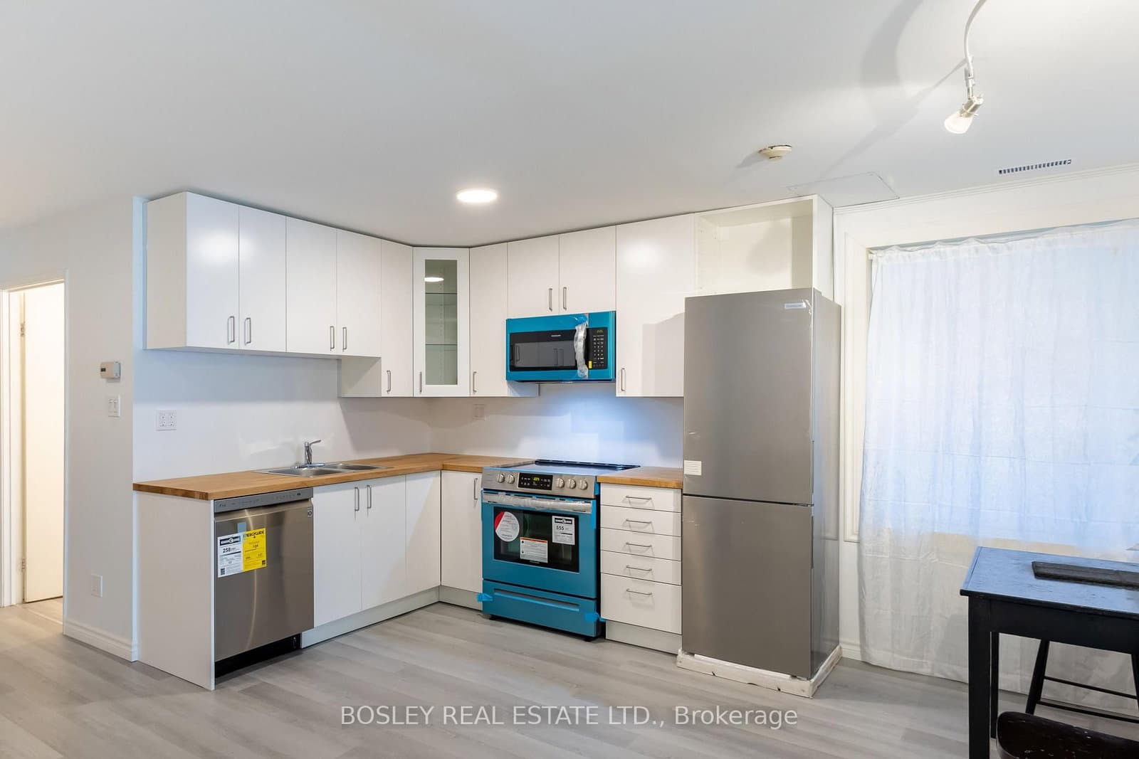 2963 Dundas Street W thumbnail 9