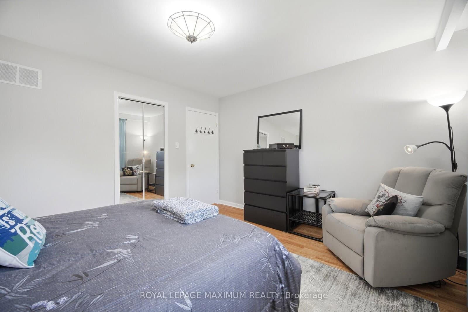 255 John Street thumbnail 29