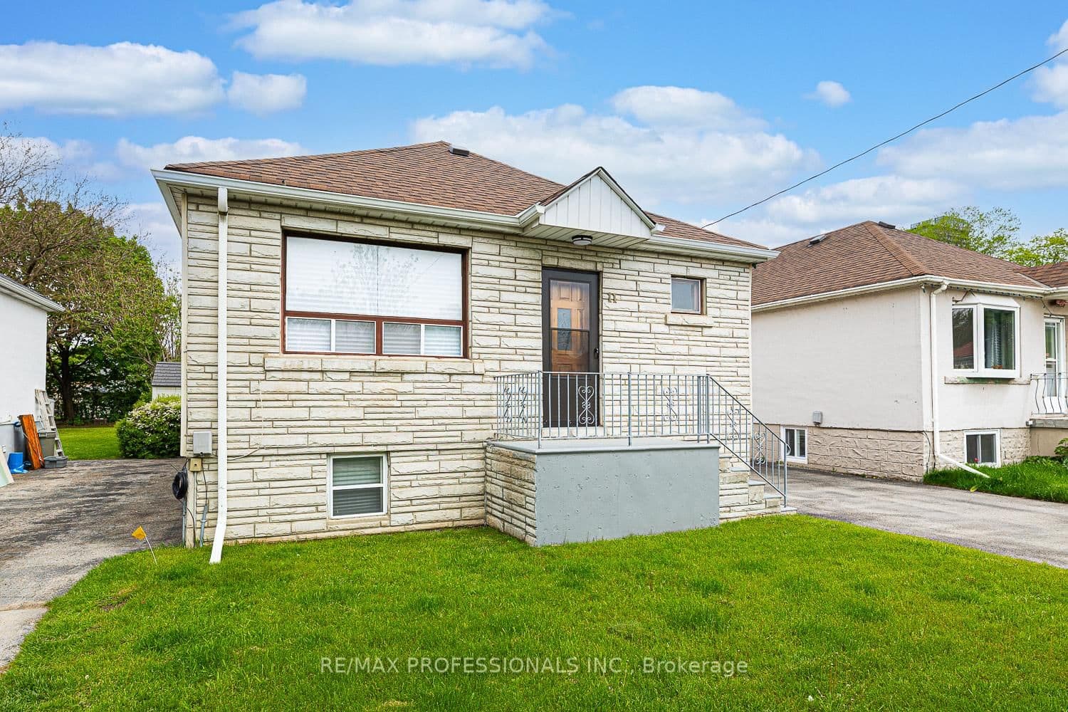 11 Stock Avenue - Image 1