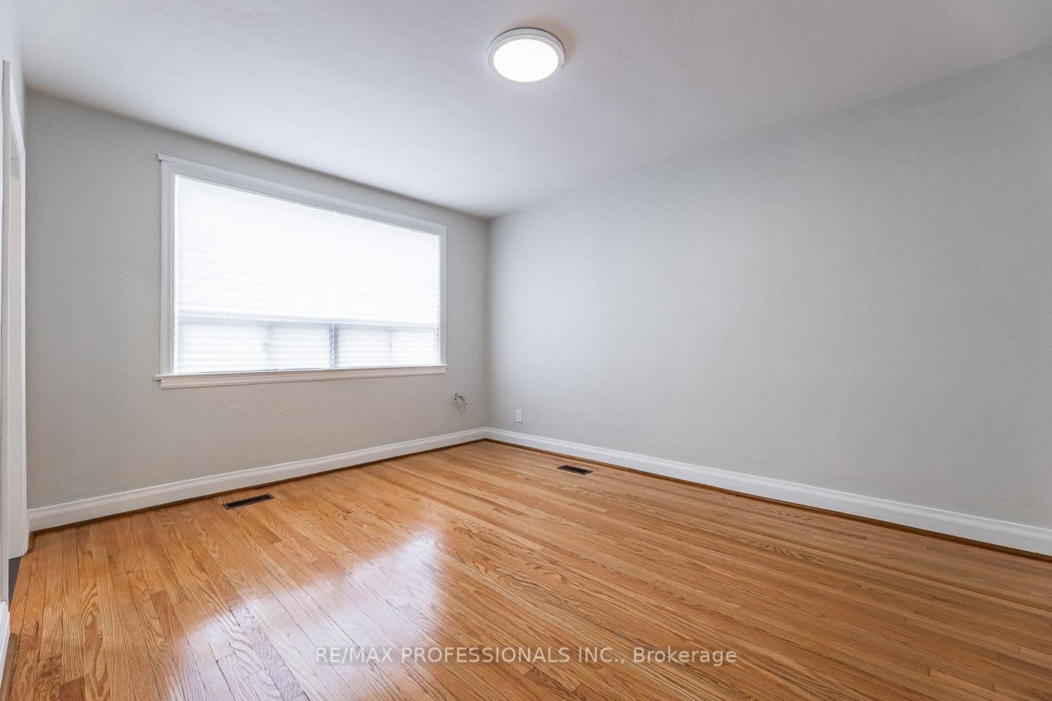 11 Stock Avenue thumbnail 11