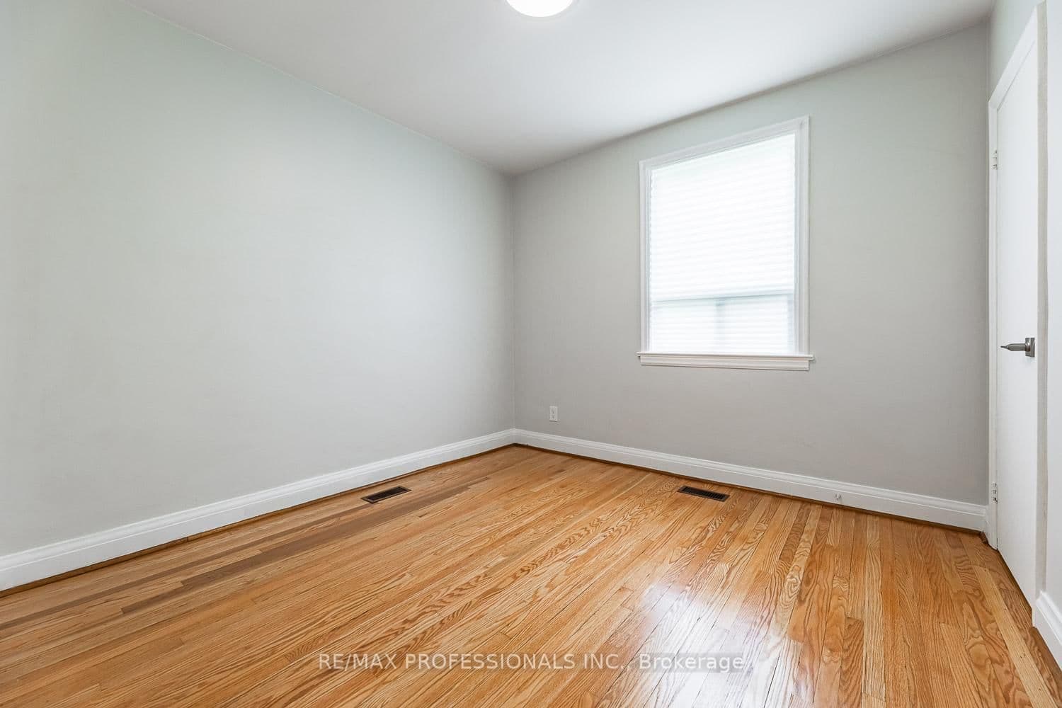 11 Stock Avenue thumbnail 16