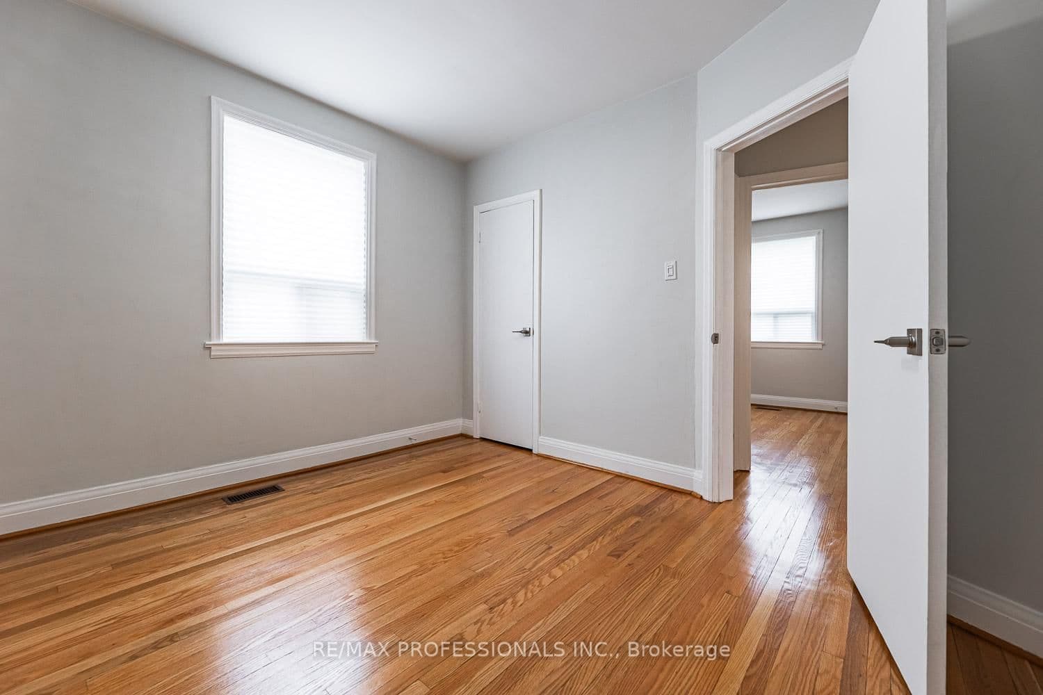 11 Stock Avenue thumbnail 20