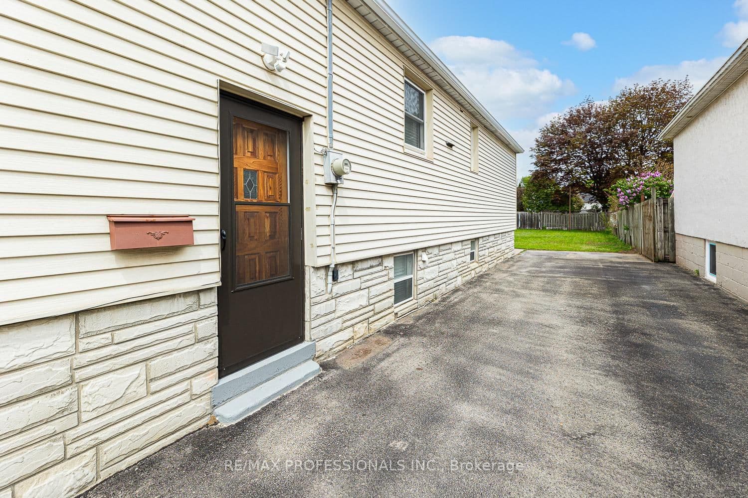 11 Stock Avenue thumbnail 34