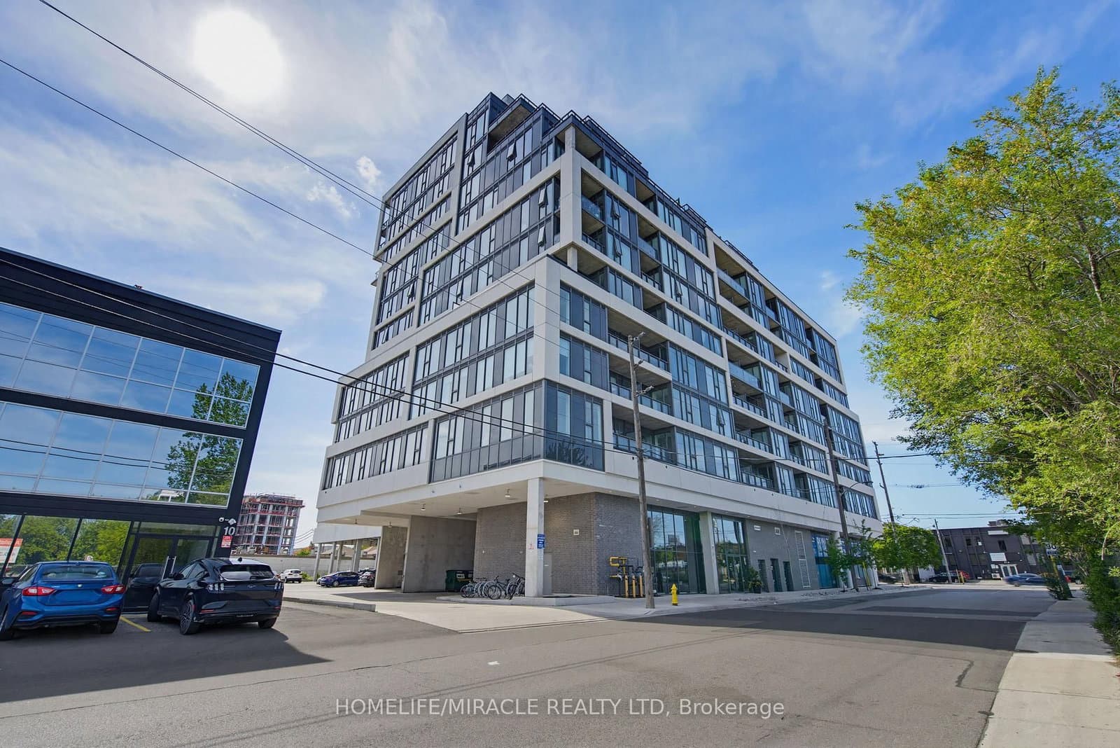 #605 - 859 The Queensway