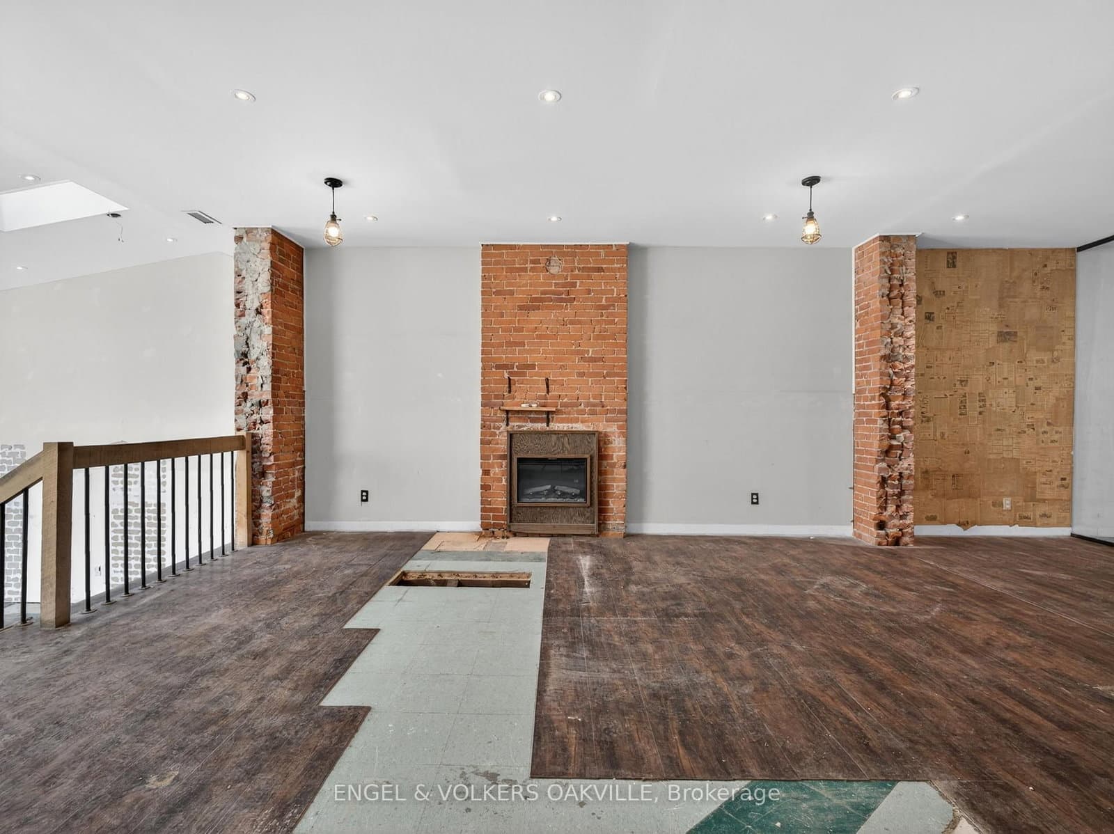 315A Lakeshore Road E thumbnail 11