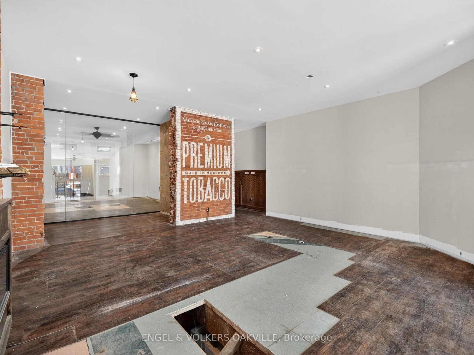 315A Lakeshore Road E thumbnail 12
