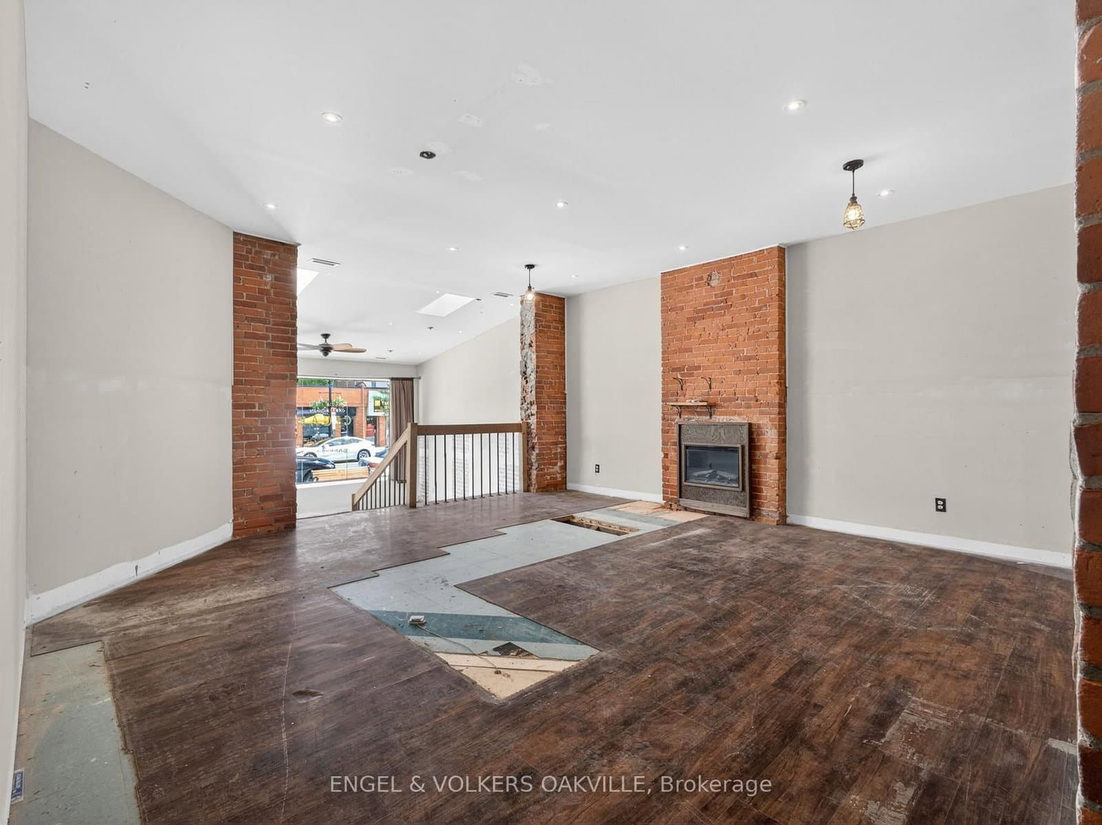 315A Lakeshore Road E thumbnail 16
