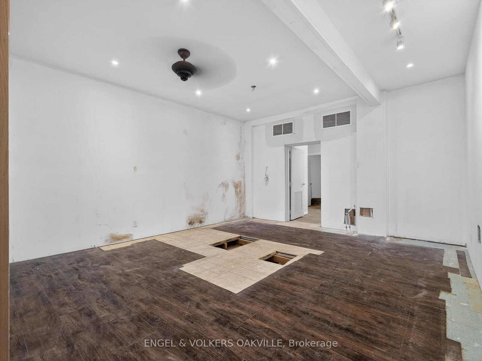 315A Lakeshore Road E thumbnail 17