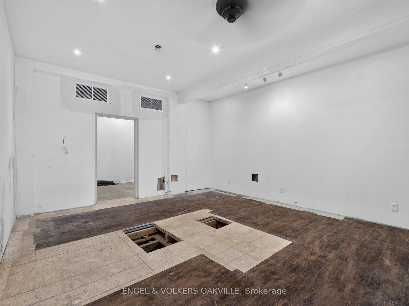 315A Lakeshore Road E thumbnail 19