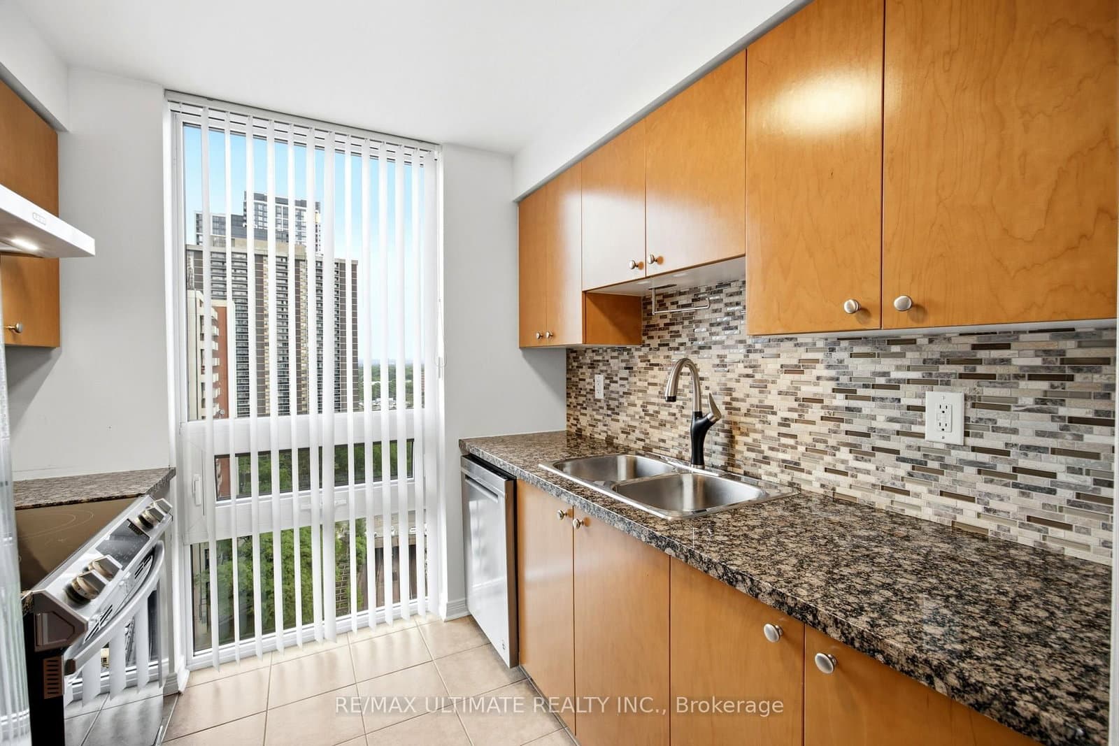 3 Michael Power Place, Unit 1603 thumbnail 10