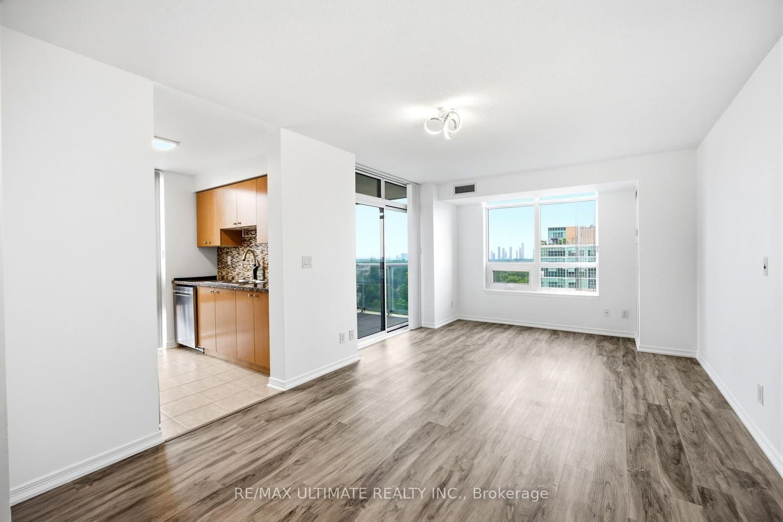 3 Michael Power Place, Unit 1603 thumbnail 6