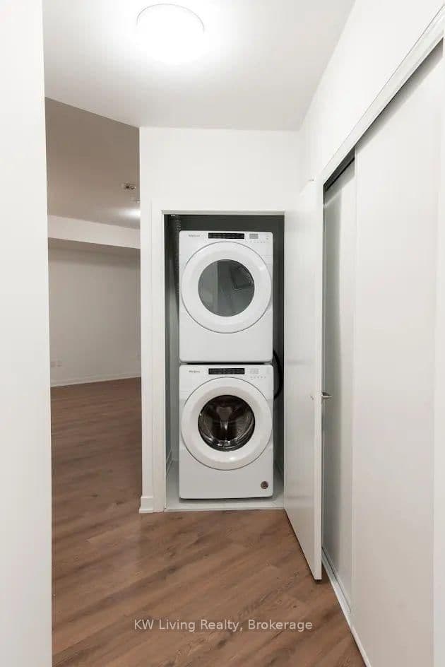 395 Dundas Street N, Unit #701 thumbnail 19