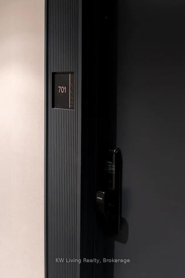 395 Dundas Street N, Unit #701 thumbnail 2
